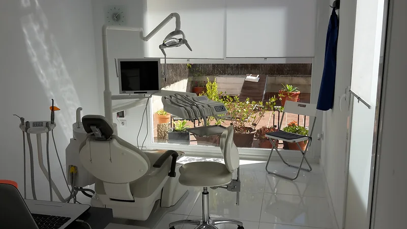 Gabinete dental de la clínica Ávila Dental en Castilleja de la Cuesta